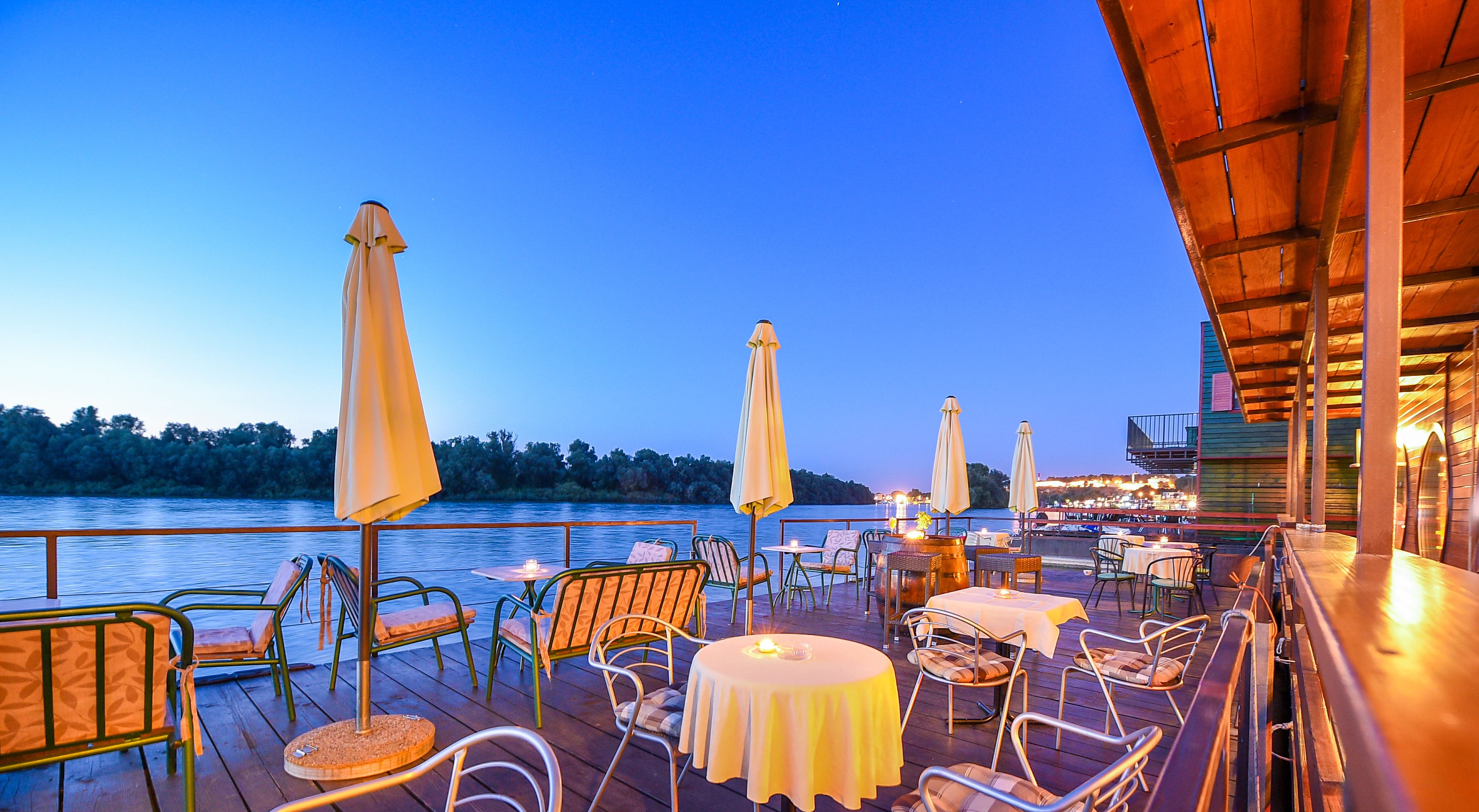 Photo - San Art Floating Hostel & Apartments