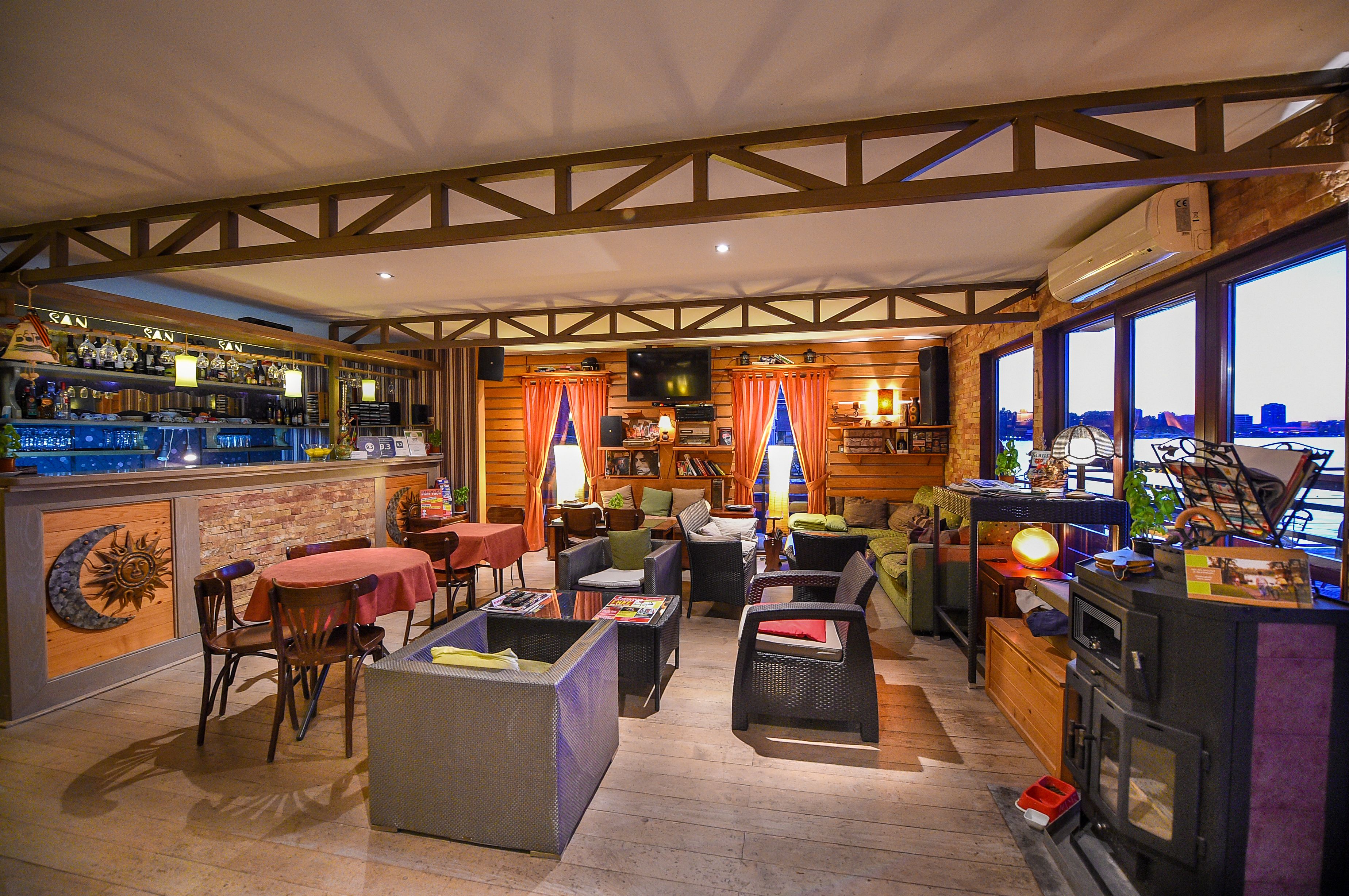 Photo - San Art Floating Hostel & Apartments