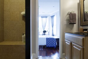 Premium Duplex, 2 Bedrooms, City View | Bathroom