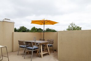 Outdoor dining - Amazing DC Home with Rooftop Deck (Washington)