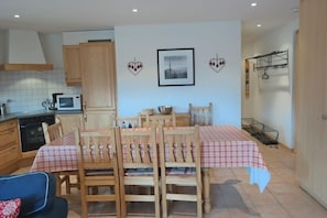 Apartment, 3 Bedrooms, Balcony, Mountain View | In-room dining - Appartement Esserts A33 (Val d'Illiez)