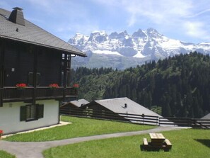 المنطقة المحيطة بالمنشأة