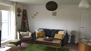 Apartment, 2 Bedrooms | Living area
