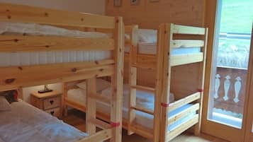 Apartment, 3 Schlafzimmer, Balkon, Bergblick | 3 Schlafzimmer, kostenloses WLAN, Bettwäsche