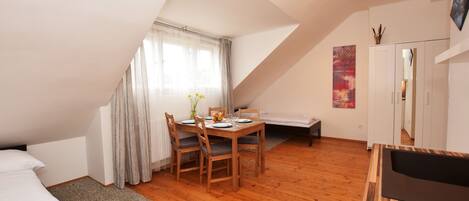 Cortinas blackout, tabla de planchar con plancha y wifi gratis