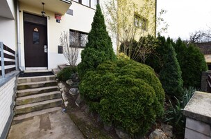 Suíte clássica, 3 camas de solteiro, cozinha | Entrada da propriedade