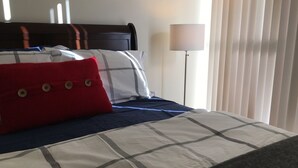 1 bedroom, desk, soundproofing, iron/ironing board - Two-bedroom Superior Apartment (Mississauga)