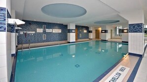 Indoor pool - Two-bedroom Superior Apartment (Mississauga)