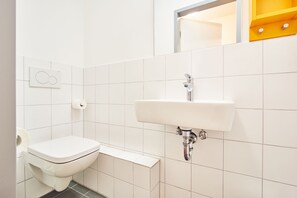 Bathroom - DJH Jugendherberge Biggesee - Hostel (Olpe)