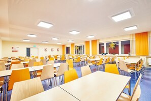 Banquet hall - DJH Jugendherberge Biggesee - Hostel (Olpe)