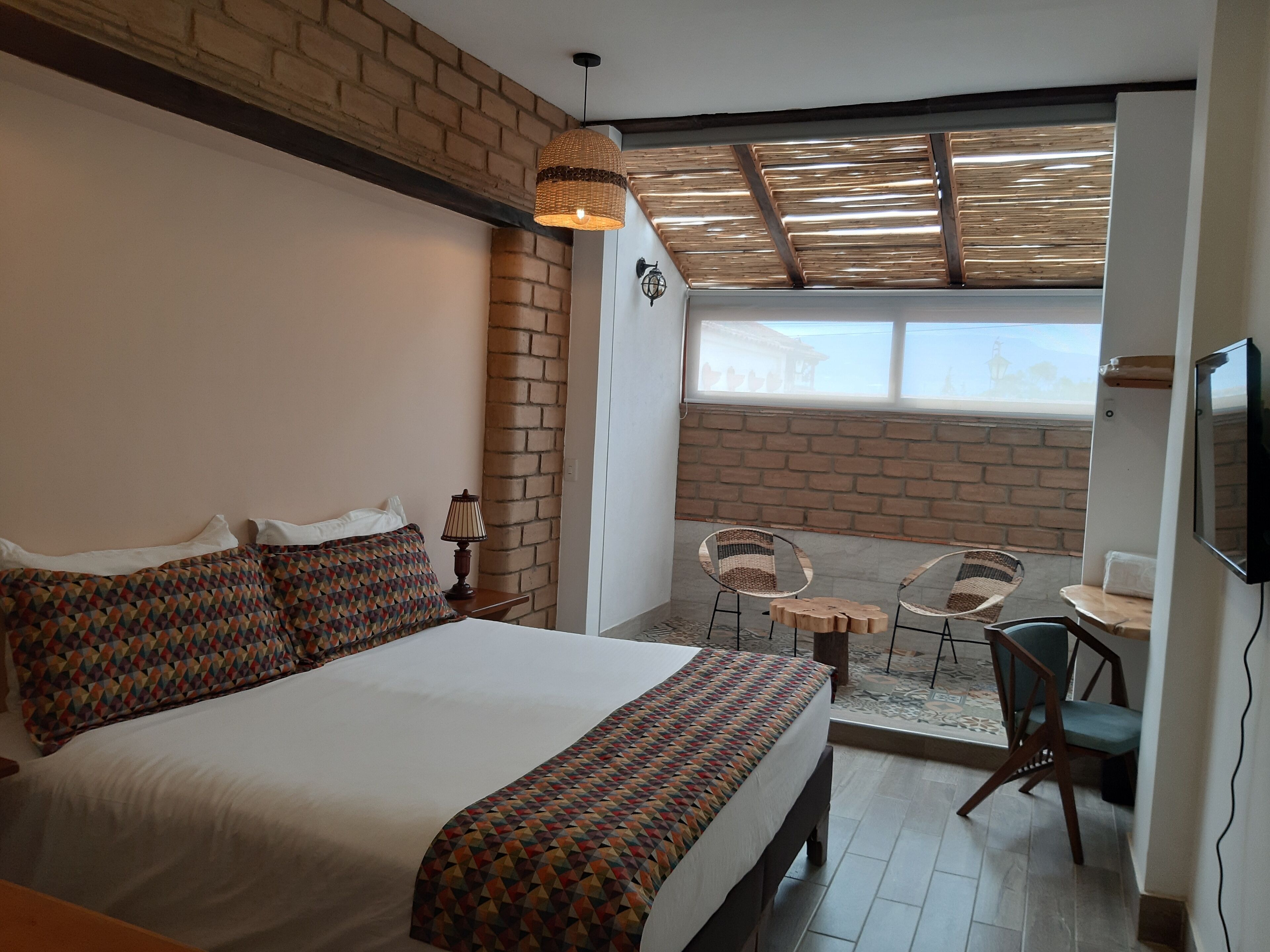 Elite Room | Premium bedding, down comforters, pillowtop beds, desk