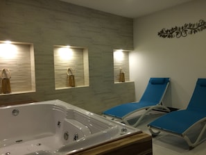 Couples treatment room(s), body treatments, massages