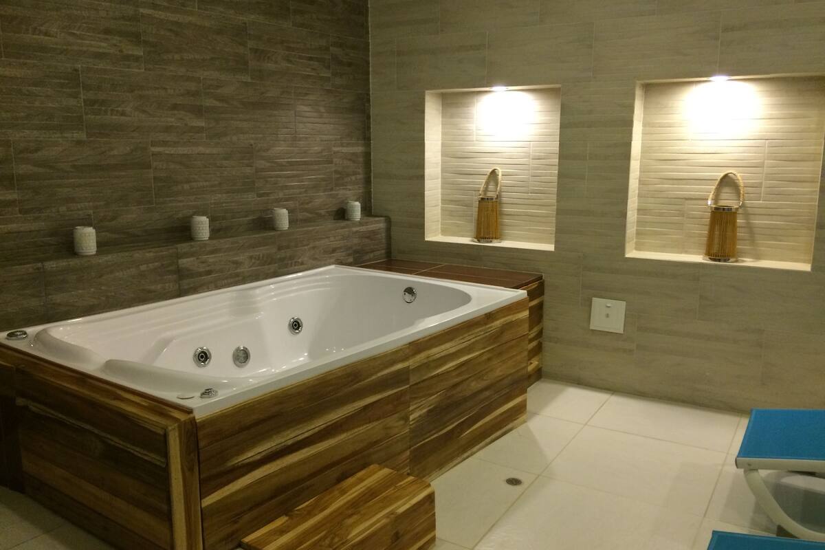 couples treatment room(s), body treatments, massages