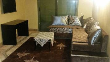 Studio | Ruang keluarga | TV plasma