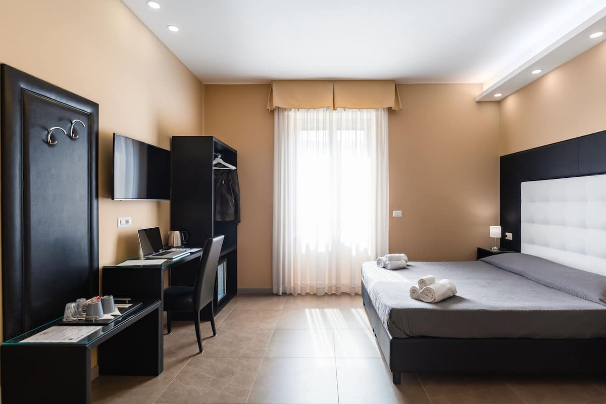 Comfort Room | Individually furnished, desk, laptop workspace, soundproofing