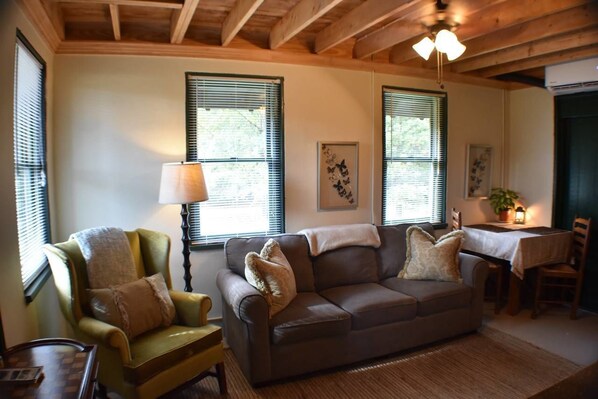 Living room - Sandy River Adventure Resort (Rice)