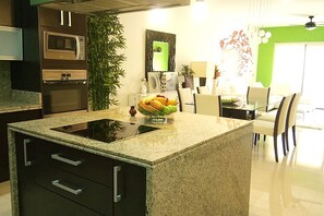 Comfort Condo, 2 Bedrooms | Private kitchen | Fridge, microwave, dishwasher, coffee/tea maker - Heliko 102 by CocoBR (Playa del Carmen)