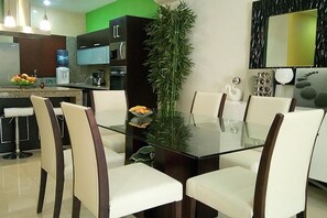 Comfort Condo, 2 Bedrooms | In-room dining - Heliko 102 by CocoBR (Playa del Carmen)