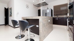 Condo Exclusive, 2 phòng ngủ | Khu vực ăn uống tại phòng