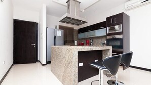 Condo Exclusive, 2 phòng ngủ | Khu vực ăn uống tại phòng