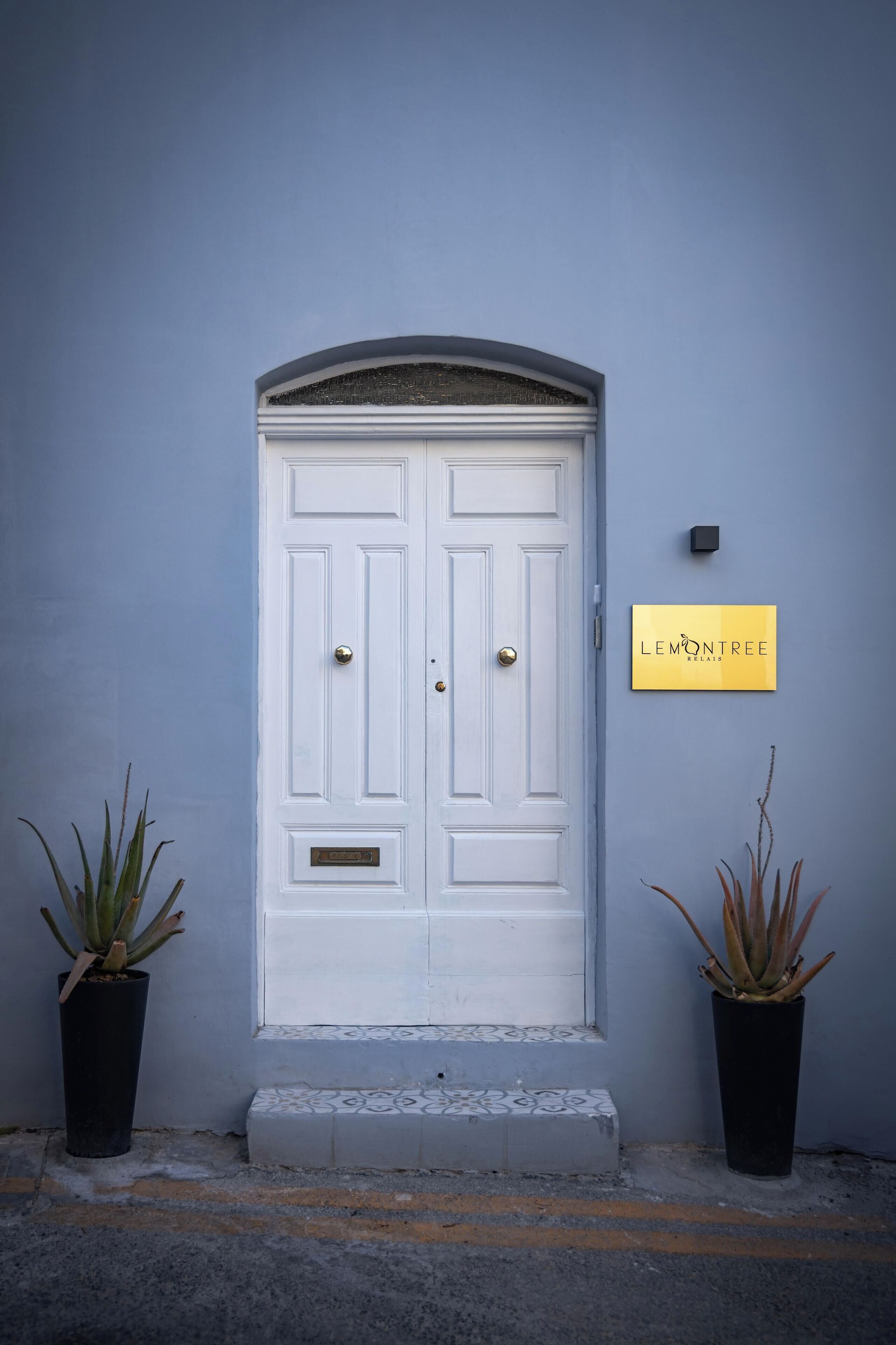 Pintu masuk hartanah