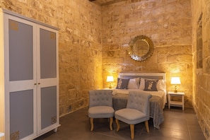 Premium bedding, in-room safe, desk, free WiFi