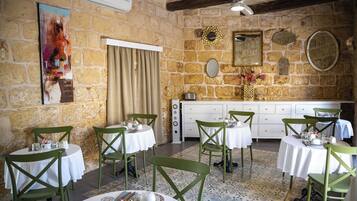 Free daily cooked-to-order breakfast