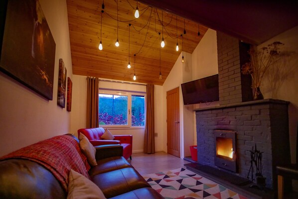 Cottage, 3 Bedrooms | Living area | Flat-screen TV - Waterfall Lodge (Neath)