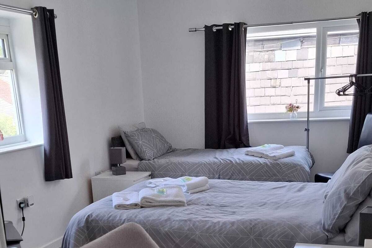 Phòng Suite tiện nghi đơn giản, có phòng tắm riêng