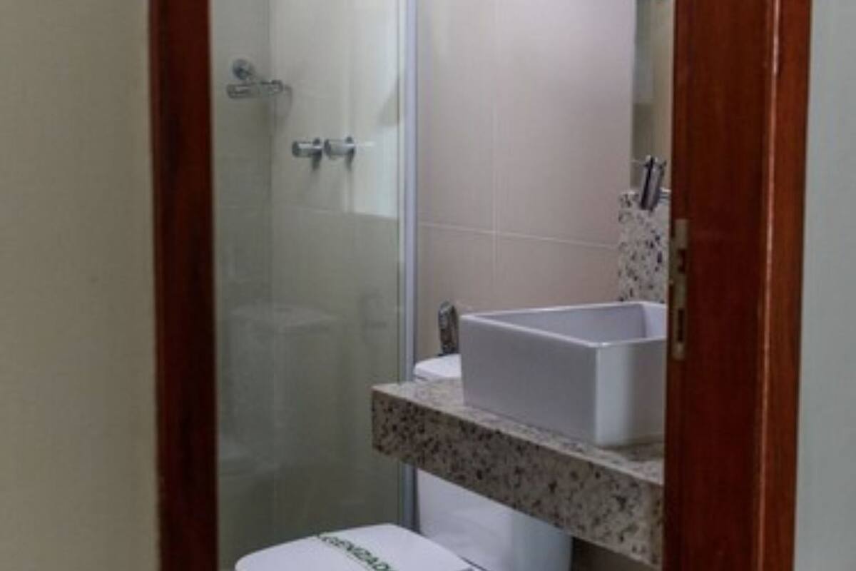 twin room | minibar, bed sheets, wheelchair access