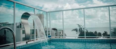 Outdoor pool, pool loungers