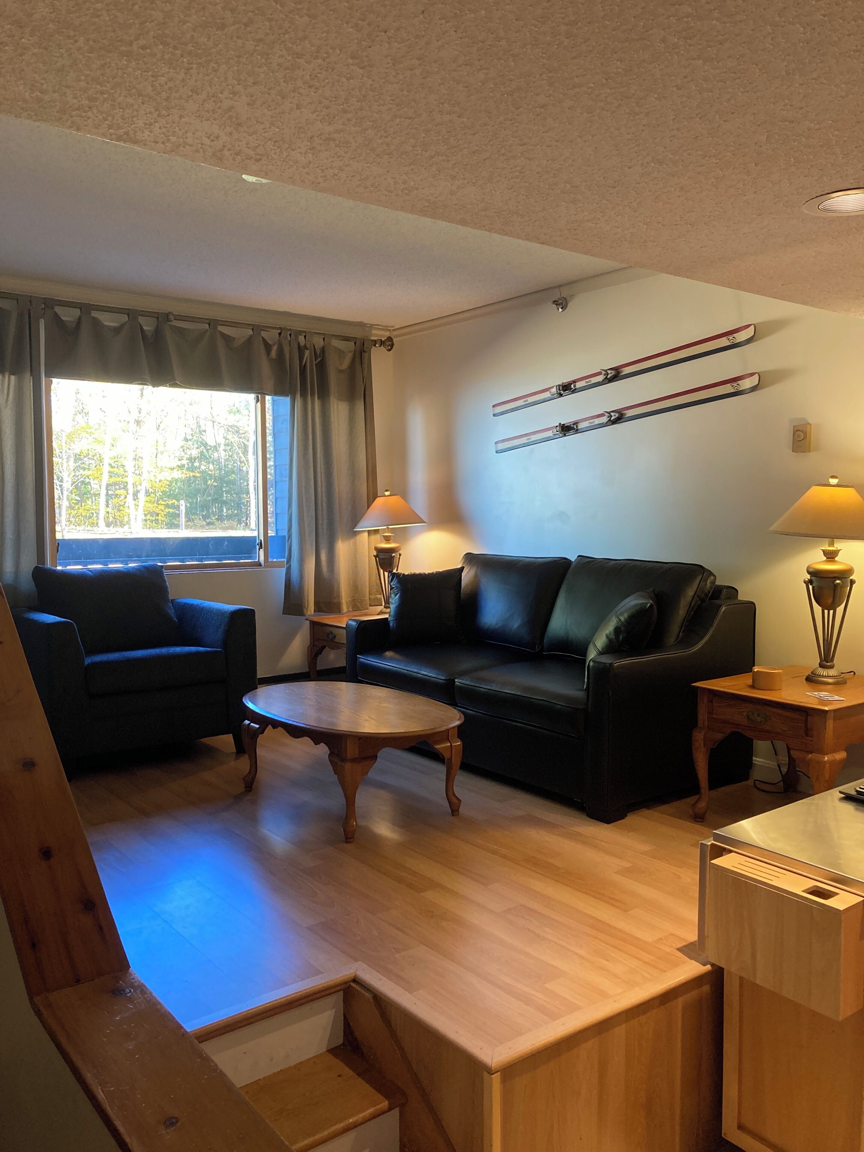 Smart-TV, Kamin, Tischtennisplatte