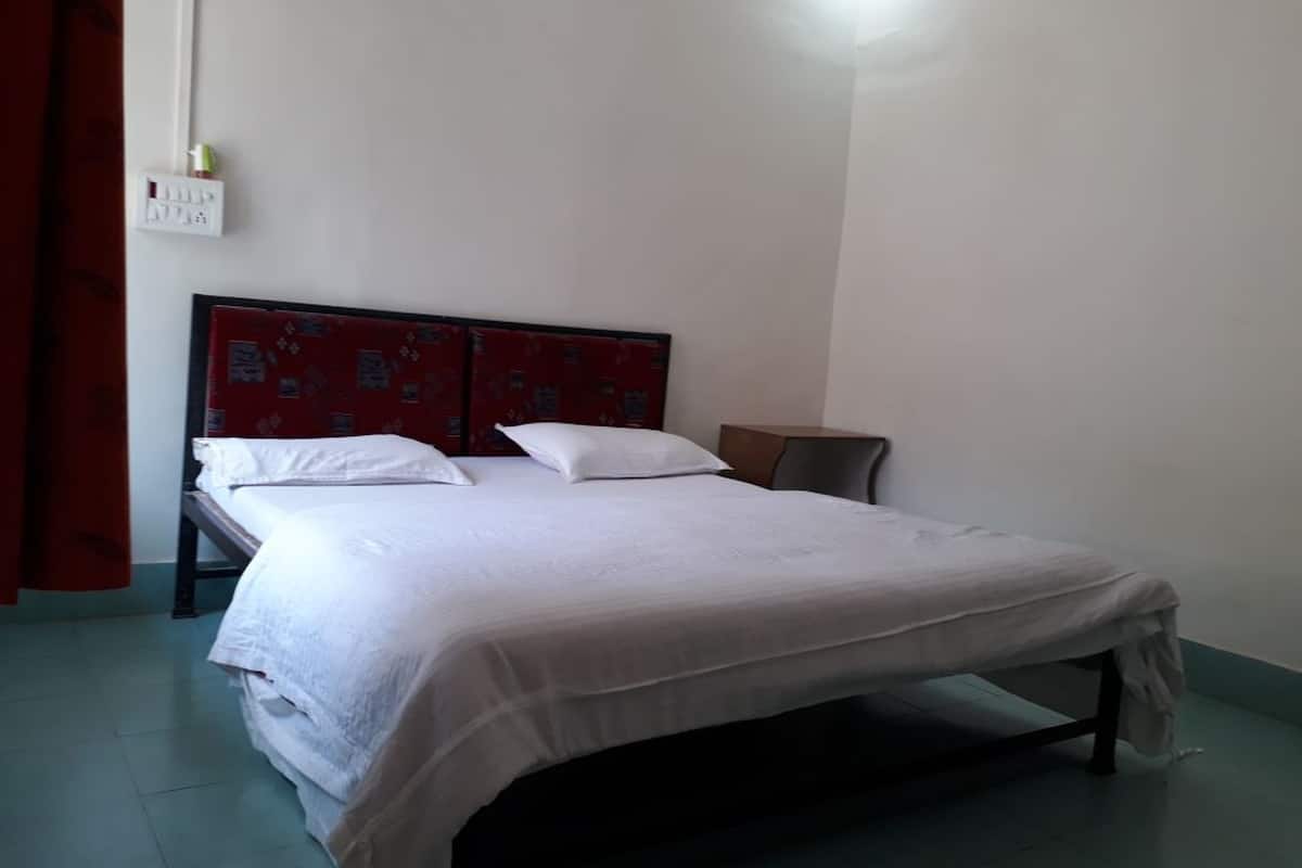 Standard Room, 1 King Bed | Rollaway beds, free WiFi