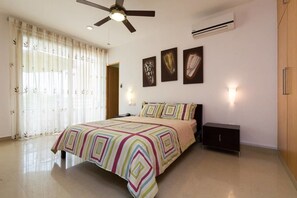 Condo exclusivo, 1 habitación | 1 habitación y caja de seguridad en la habitación 