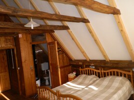 Tabla de planchar con plancha, cunas gratuitas y wifi gratis 