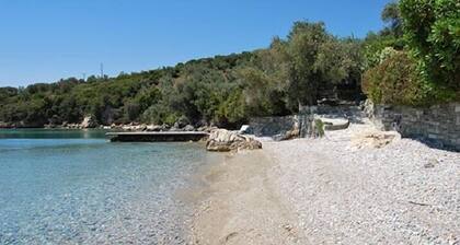 2- room apartment a few steps from the beach with garden