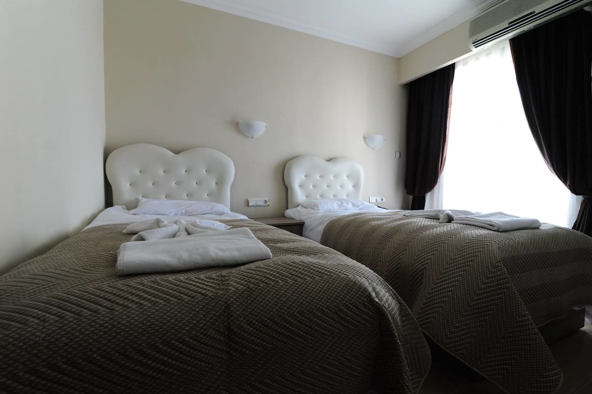 Standaard kamer, 1 twee- of 2 eenpersoonsbedden | Een bureau, gratis babybedden, gratis wifi