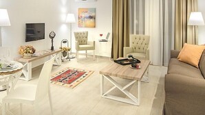 Living area - Maison Bahar Hotel & Suites (Kusadasi)