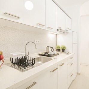 家庭套房 | 私人简易厨房 | 冰箱、炉灶、电热水壶、厨具/餐具