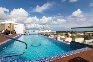Outdoor pool, an infinity pool - Studio one 303 by CocoBR (Playa del Carmen)