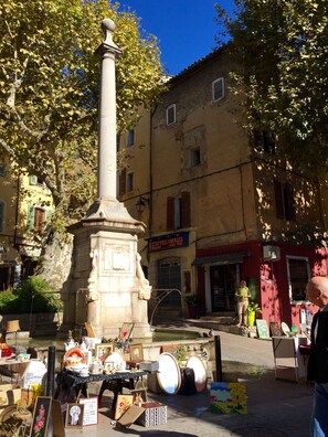 Outdoor dining - Traditional Provencal Villa With Private Heated Pool (Salernes)