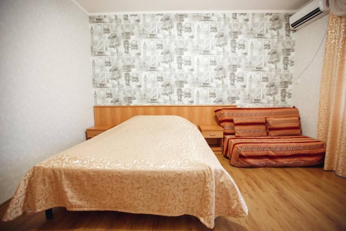Superior-Dreibettzimmer | Hochwertige Bettwaren, Zimmersafe, Schreibtisch, Bügeleisen/Bügelbrett