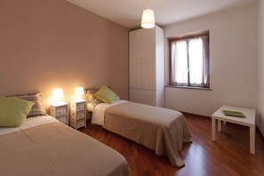3 bedrooms, iron/ironing board, free WiFi, wheelchair access