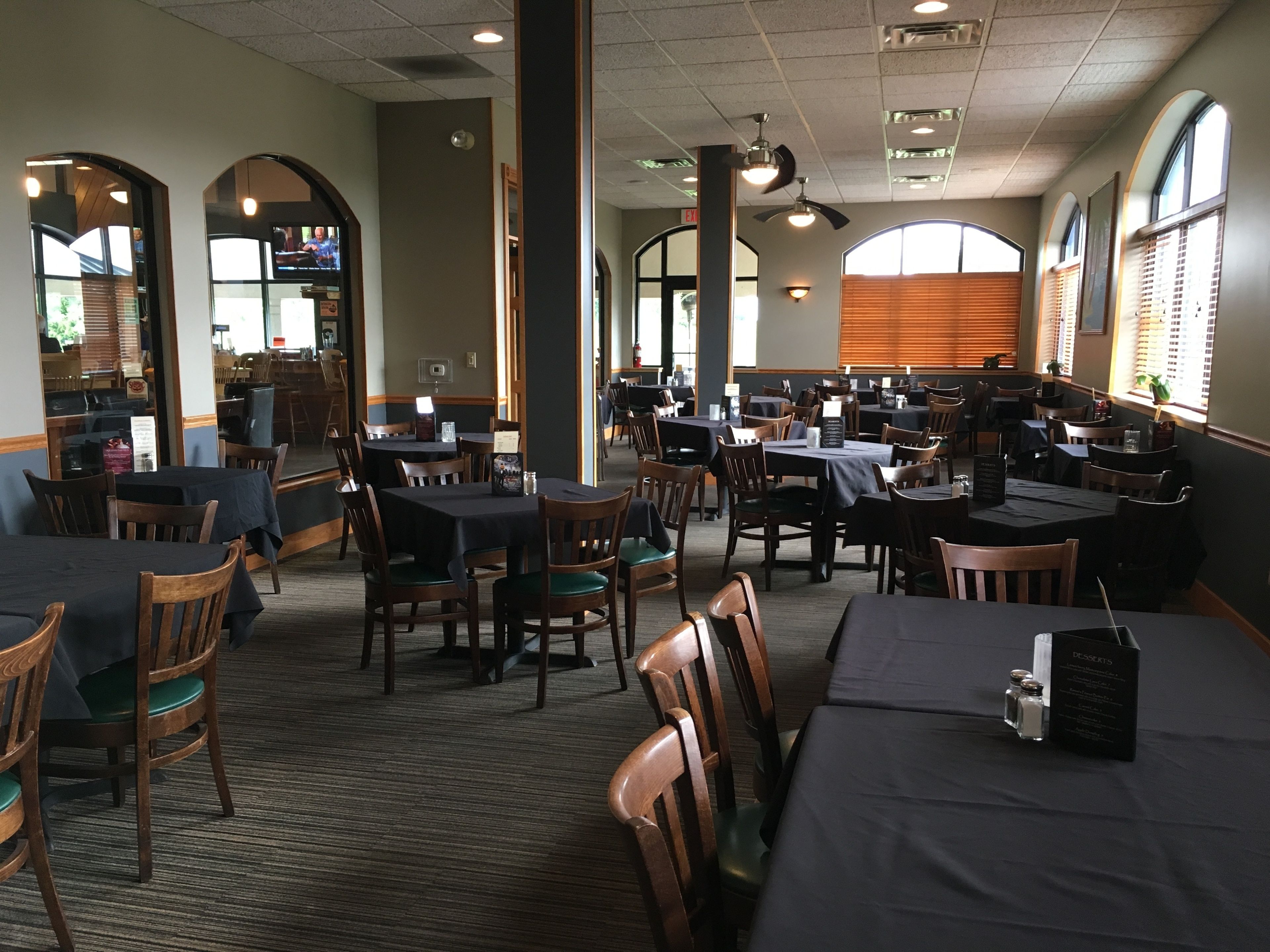 lunch and dinner served, golf course views