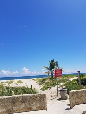 Beach nearby, sun-loungers, beach towels