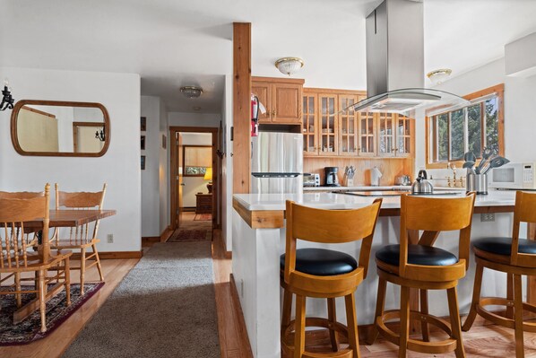 Fridge, microwave, oven, stovetop - Outpost: Sleeping Indian E12 - Air Conditioning! (Teton Village)