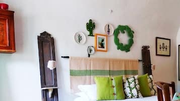 Classic-Doppelzimmer, 1 Queen-Bett, mit Bad | Individuell dekoriert, Schreibtisch, WLAN, Bettwäsche