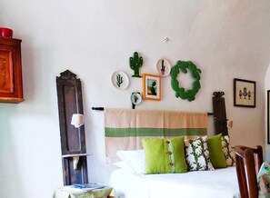 Classic Double Room, 1 Queen Bed, Ensuite | Individually decorated, desk, WiFi, bed sheets - B&B Masseria delle rose 1760 (Alessano)