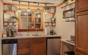 Fridge, microwave, oven, stovetop - A Woodland Hideaway Worth Getting Lost In (Logan)