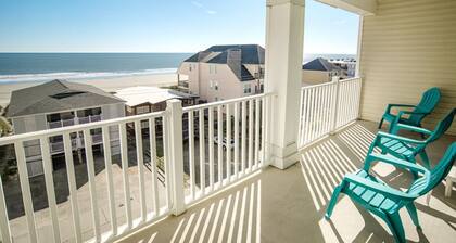 Owner Operated Spacious Luxurious 2 Story Condo With Ocean View